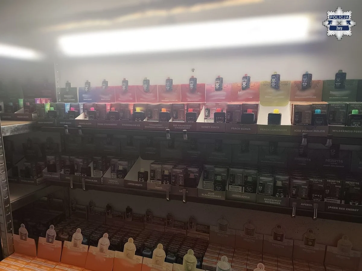 Ponad 2000 nielegalnych e-papierosów w Żorach. Policja zatrzymała 25-latka (6)