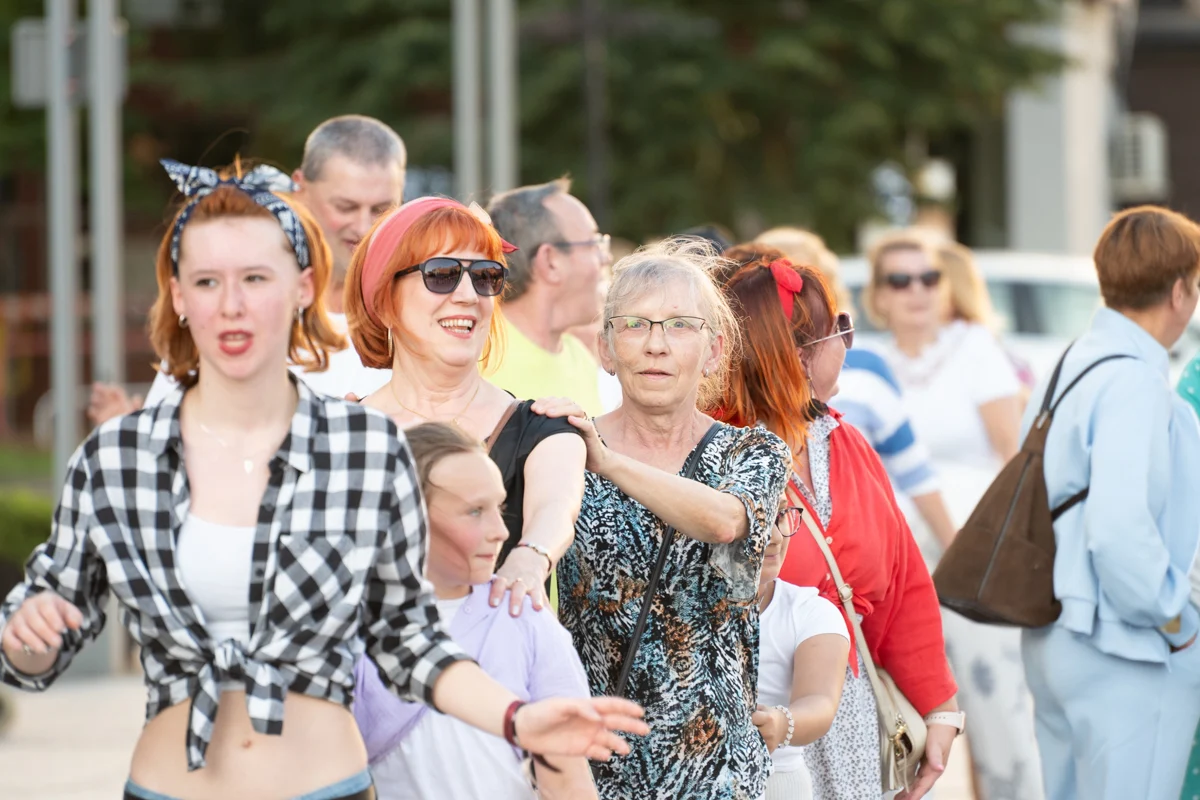 Letnia potańcówka na rynku w Nowym Bytomiu. Będzie muzyka, taniec i wakacyjny klimat