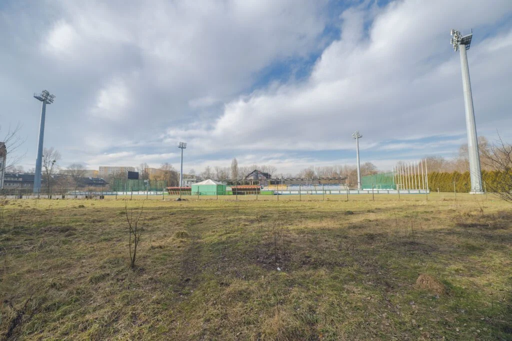 Nowe boisko do hokeja na trawie w Siemianowicach ma być gotowe na przełomie października i listopada