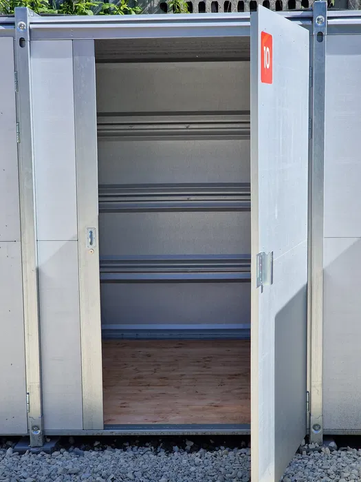 Boxy (boksy) magazynowe wynajem -self storage. Dodatkowa przestrzeń, magazynek, garaż na rower, opony, schowek, komórka lokatorska.